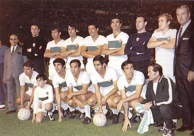 Formación del Elche en la década de 1970.