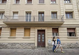 Vista del bloque donde se encuentra los cinco pisos del ayuntamiento de Vitoria.