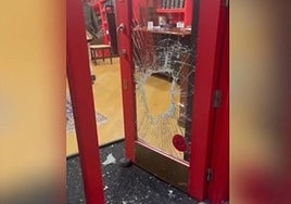 Entra a robar en una sastrería bilbaína y queda atrapado en su interior.