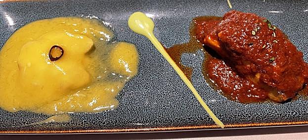 Kokotxa al pilpil y un clásico, bacalao a la vizcaína.