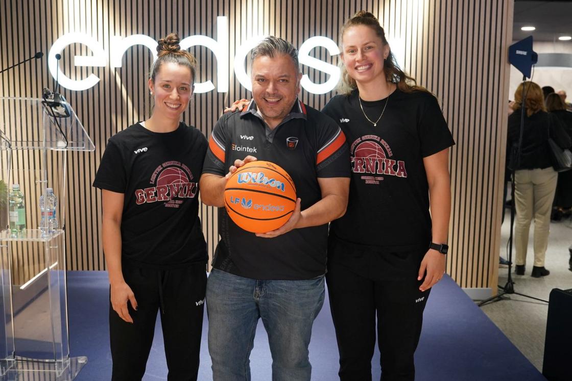 Ane Olaeta, Lucas Fernández y Laura Westerik. 