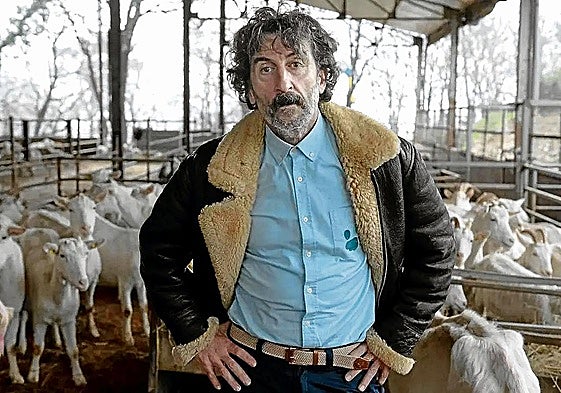 Luis Zahera tiene que cambiar el campo por una tienda de mascotas.