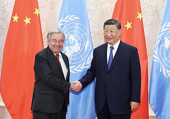 El presidente chino, Xi Jinping, se reúne con el secretario general de las Naciones Unidas, António Guterres, en Tianjin, norte de China.