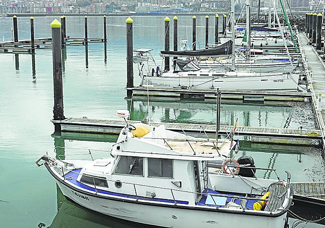 200 barcos se han ido a Laredo por la subida de las tarifas.