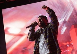 Cruz Cafuné en el inicio del concierto.