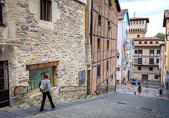 Centenares de vecinos y negocios del Casco Viejo carecen de buena conexión a internet