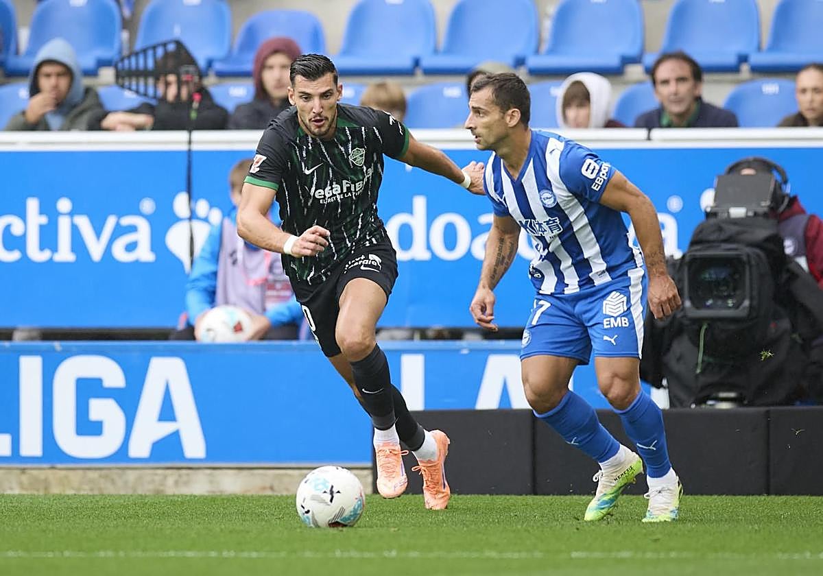 Detienen el partido Alavés-Elche por los gritos contra Rafa Mir