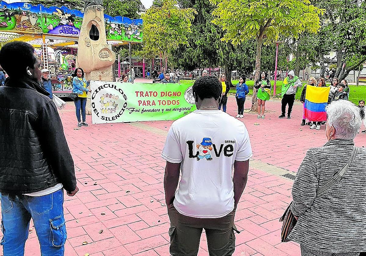 Hubo un círculo de silencio.