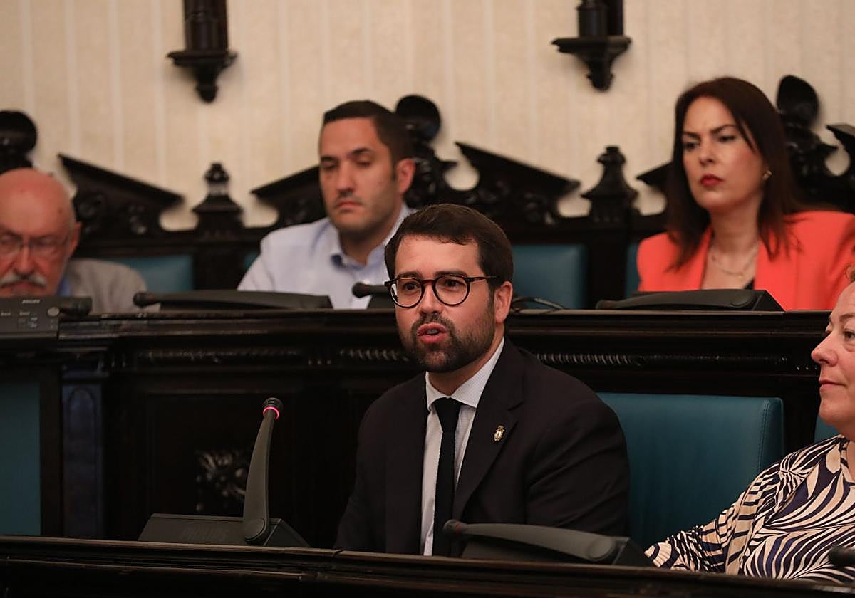 Iñaki García Calvo durante el pleno de política general.