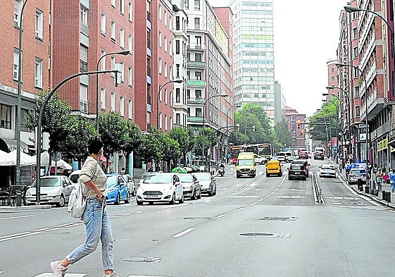 La víctima conoció a la estafadora en una establecimiento hostelero de la calle Autonomía de Bilbao en 2024.