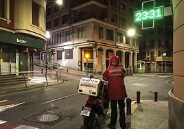 Un repartidor de Telepizza en Sestao.