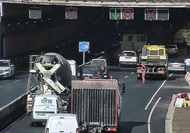 Un accidente múltiple genera más de dos kilómetros de retenciones en La Avanzada, sentido Getxo