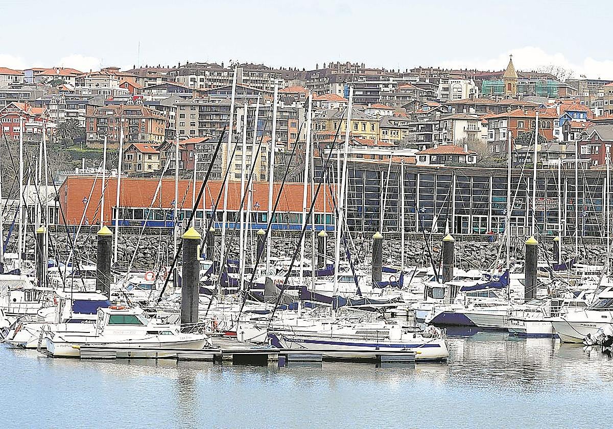 Los amarristas aseguran que cada vez quedan menos barcos en el puerto getxotarra.