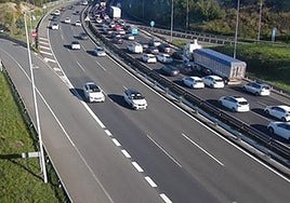 Solucionadas las retenciones en el Txorierri por un accidente entre dos vehículos