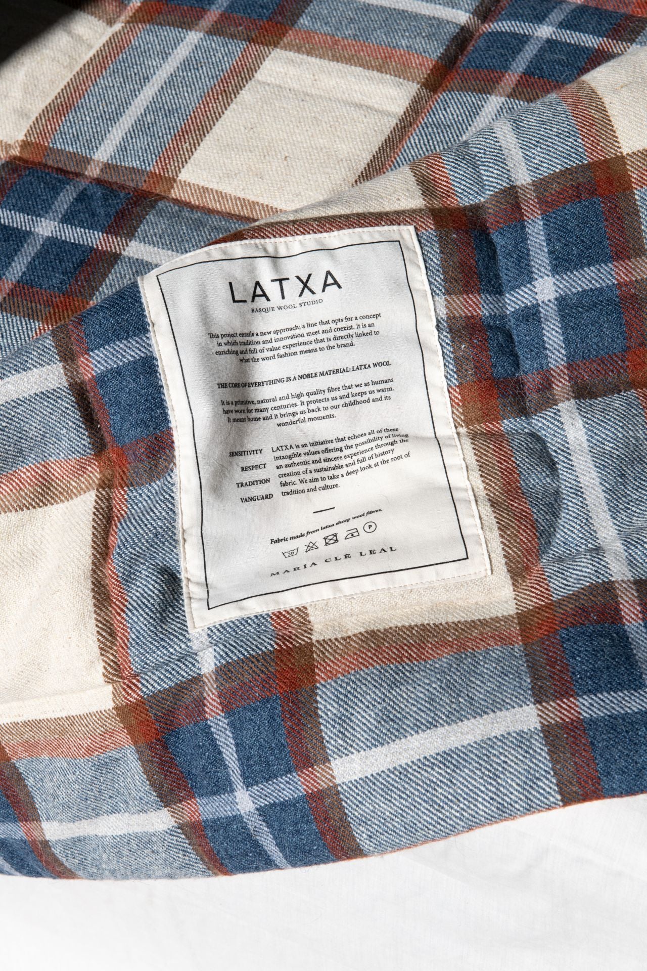 María Clé lanza una colección de ropa de hogar con lana de ovejas latxas