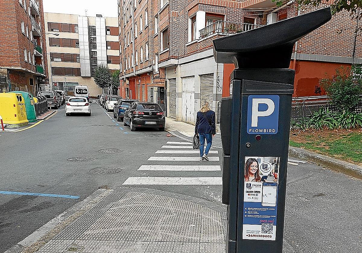 Uno de los parquímetros con la nueva aplicación que permite el pago con el teléfono móvil.