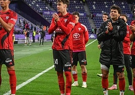 Al final del duelo se le vio con un vendaje en un muslo.