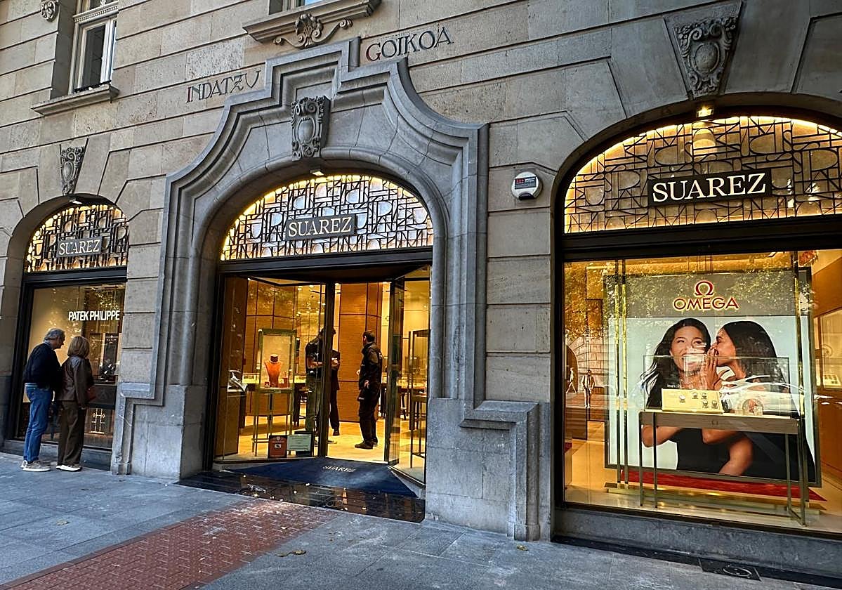 Suarez reabre hoy las puertas de su lujosa joyería de la Gran Vía de Bilbao.