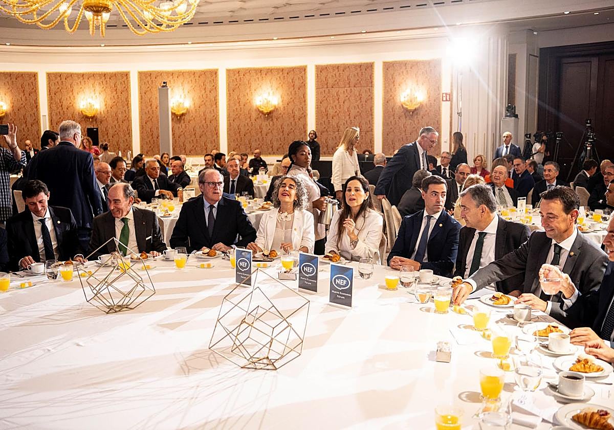 Imagen principal - Nutrida presencia empresarial y Esteban y Ortuzar, de nuevo juntos