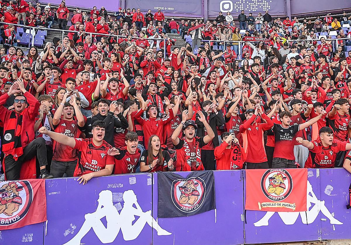 El equipo mirandesista estuvo arropado en Zorrilla por una afición cuyo comportamiento en el estadio fue ejemplar.
