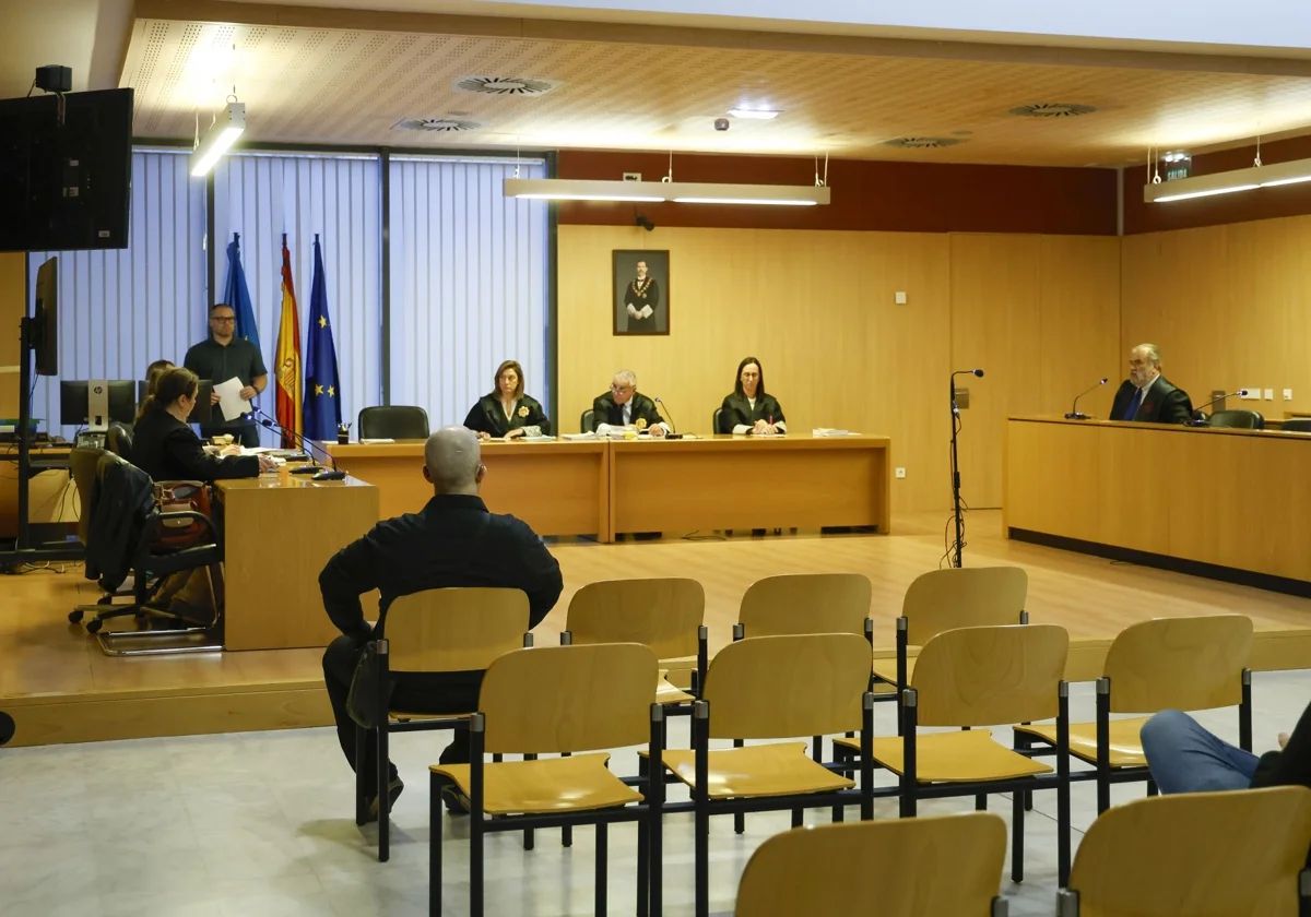 El acusado, J. M. C. B., durante el juicio en la Audiencia Provincial, en Gijón.