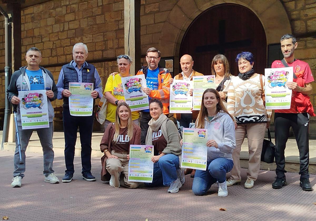 Representantes institucionales, y de algunas asociaciones y comerciantes del barrio.