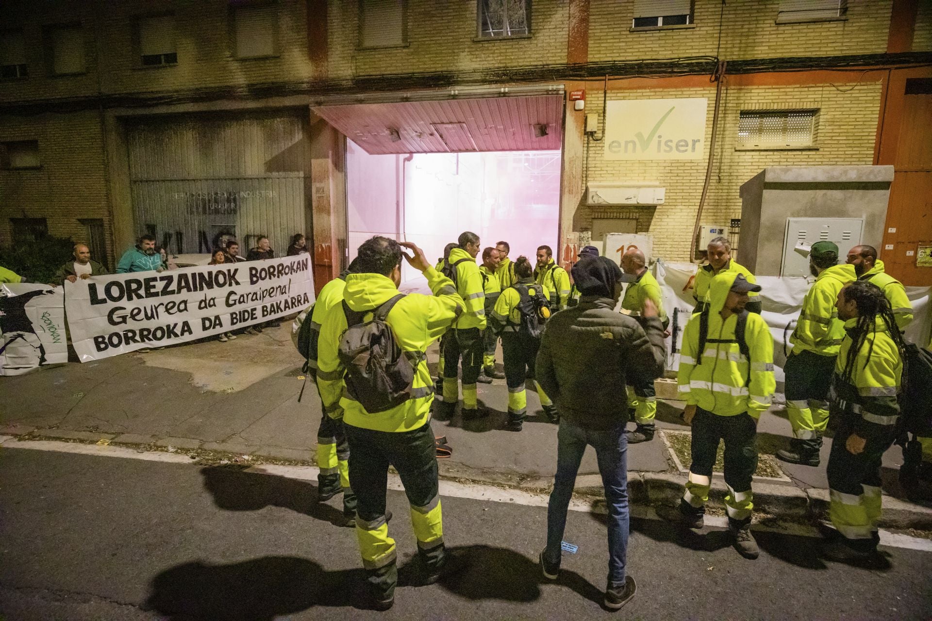 Las imágenes de la vuelta al trabajo de los jardineros de Vitoria