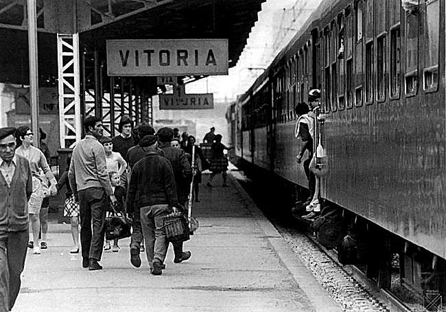 La estación de ferrocarril de Vitoria hacia 1975.