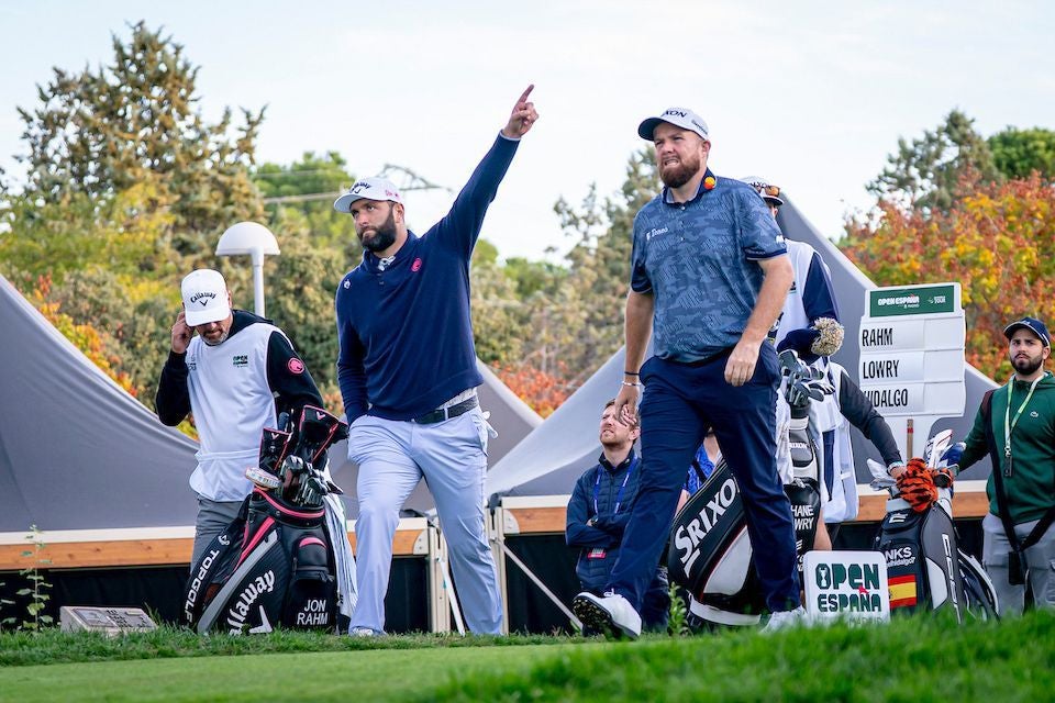 Jon Rahm y Shane Lowry durante el recorrido en Madrid.