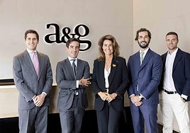 Javier Eraso, a la derecha de la imagen, con el resto del equipo de A&G.