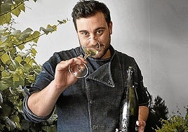 Mikel García recoge el premio.