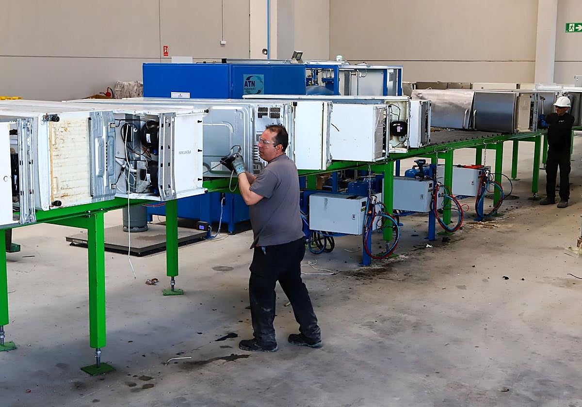 Interior de la planta en Miranda.