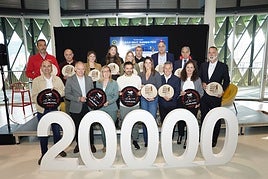 Organizadores, representantes institucionales y patrocinadores en la presentación del evento.