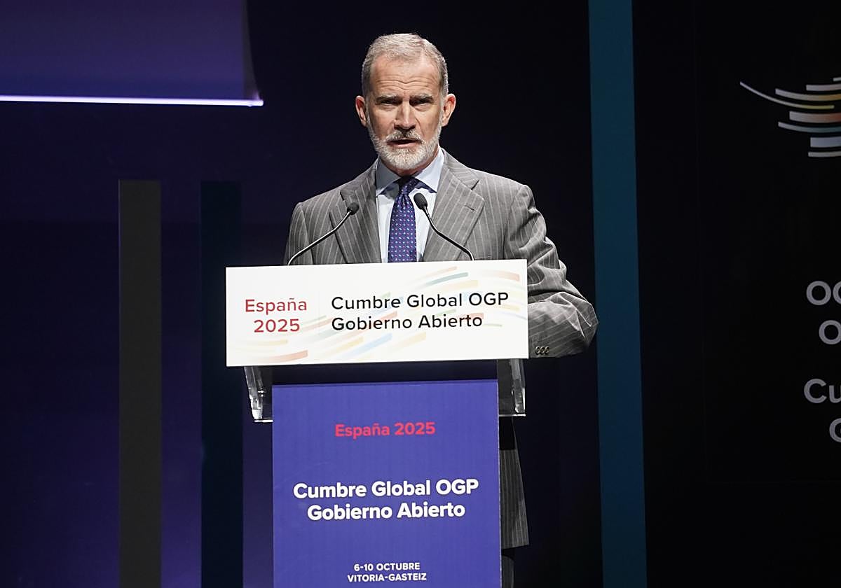 El Rey avisa de que la «desafección» ciudadana hacia las instituciones «abre la puerta a los populismos»