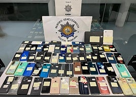 Imagen de los móviles decomisados en una tienda de San Francisco.