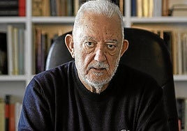 Imanol Uribe, fotografiado en el despacho de su domicilio madrileño.