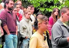 Un grupo de monitores de Sarrea compareció el fin de semana pasado para defender su labor en el campamento.