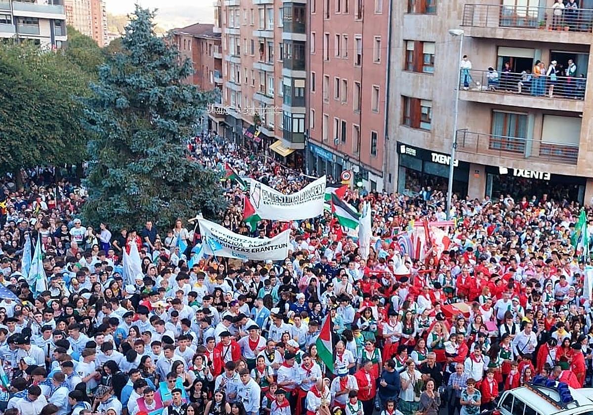 Los minutos apretaban en el Consistorio con una marea de almas ávidas de 'sanfaustos'.