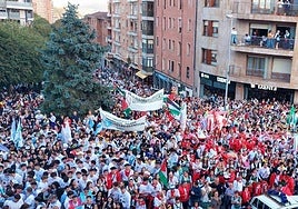 Los minutos apretaban en el Consistorio con una marea de almas ávidas de 'sanfaustos'.