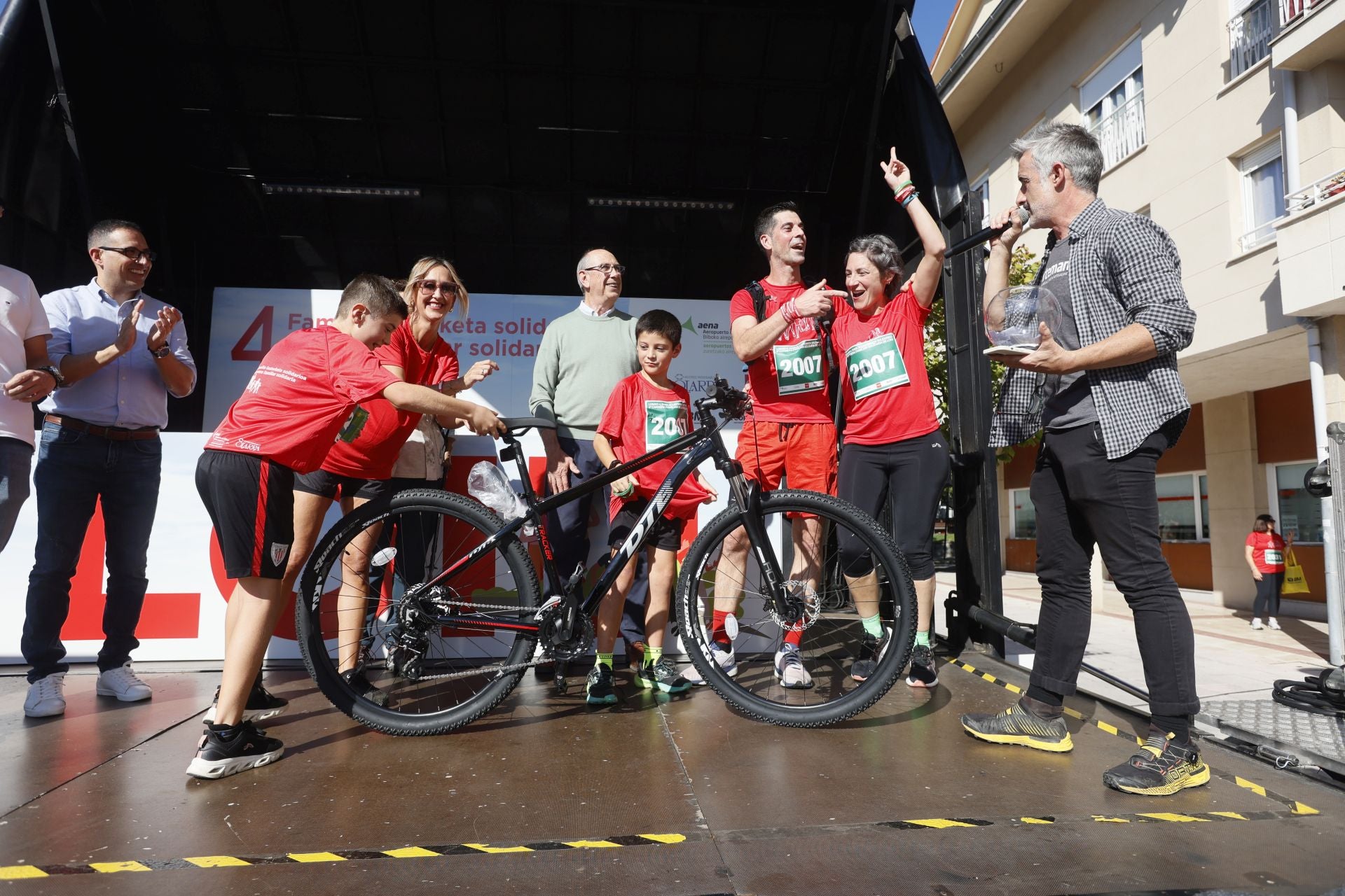 Carrera Familiar Solidaria de Loiu organizada por EL CORREO