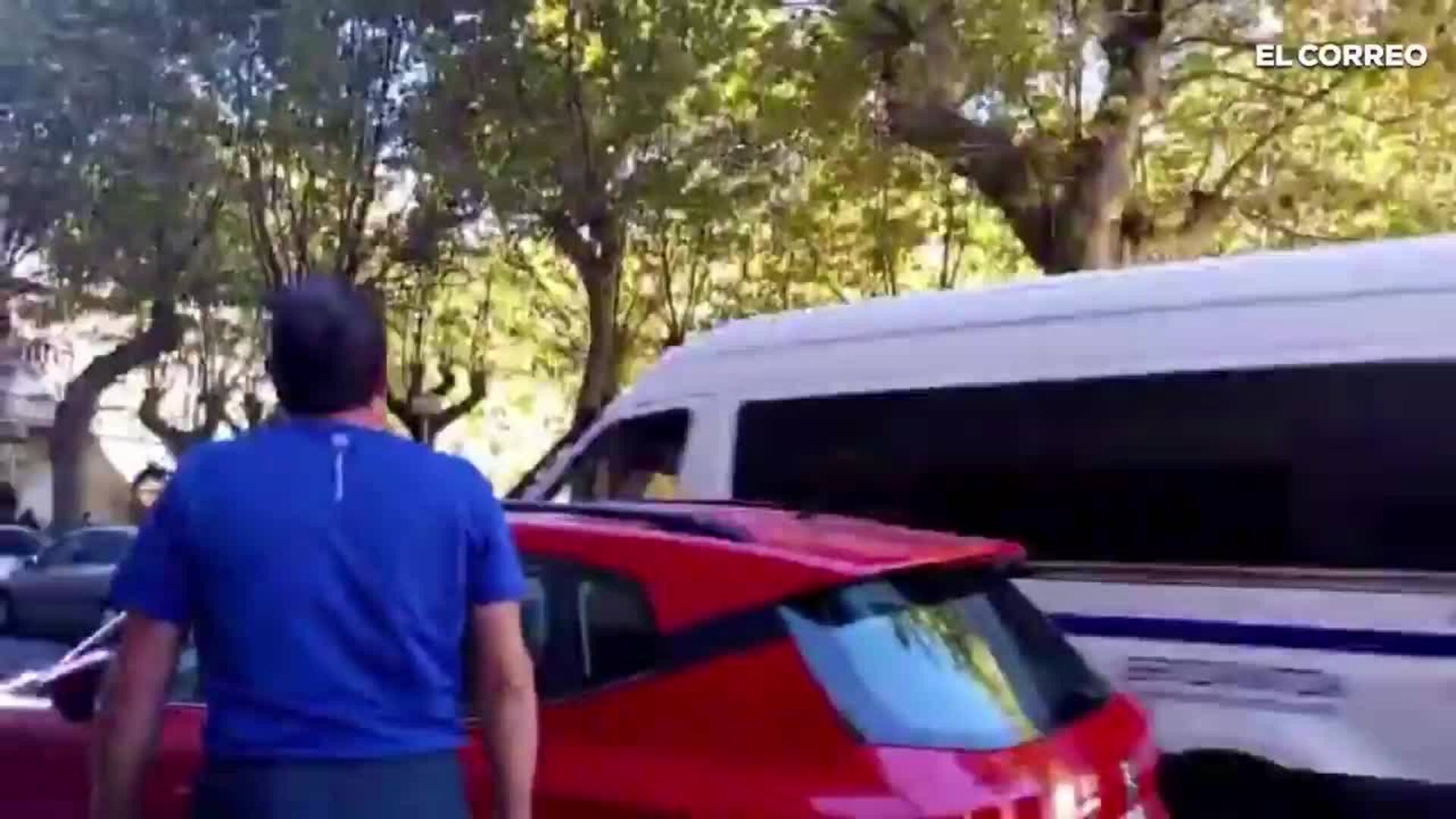 Vitoria despide a La Falange: «Fuera fascistas de nuestras calles»