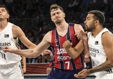 Kurucs se va lesionado de la planta del pie en el primer cuarto