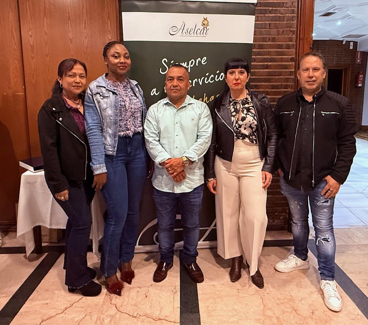 Janeth García, Lidia Anvene, Hebert García, Zuriñe Fernández y Javier Díaz de Mendivil.