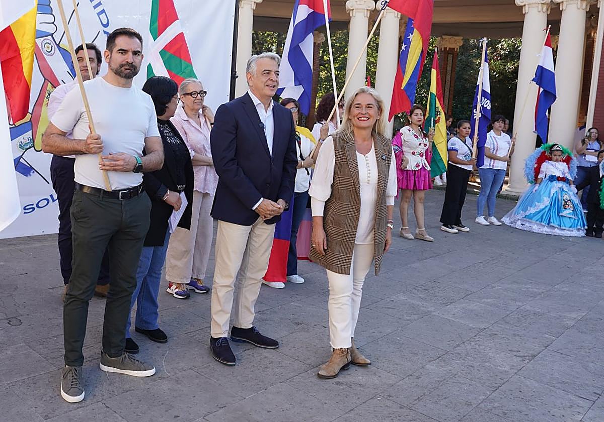 Ángel Rodrigo, Javier de Andrés y Esther Martínez, en el acto celebrado en el parque de Doña Casilda.