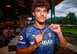 Yusi, jugador del Alavés: «Siempre agradeceré a mi madre los kilómetros y horas en transporte público»