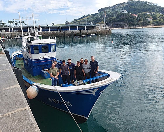 El pesquero 'Nuestra Señora de la Lindes' amarra ya en Lekeitio