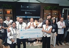 Borja Mier y Mónica Calderón, del restaurante La Pradera, de Ruiseñada (Cantabria), ganadores del concurso de sopas de pescado en San Sebastián Gastronomika.