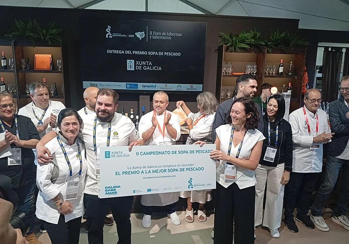 Borja Mier y Mónica Calderón, del restaurante La Pradera, de Ruiseñada (Cantabria), ganadores del concurso de sopas de pescado en San Sebastián Gastronomika.