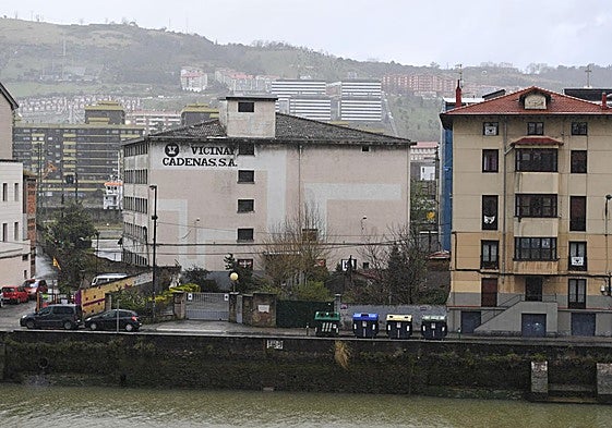 El edificio de Vicinay es uno de los que maneja Educación para desembarcar en Zorrozaurre.