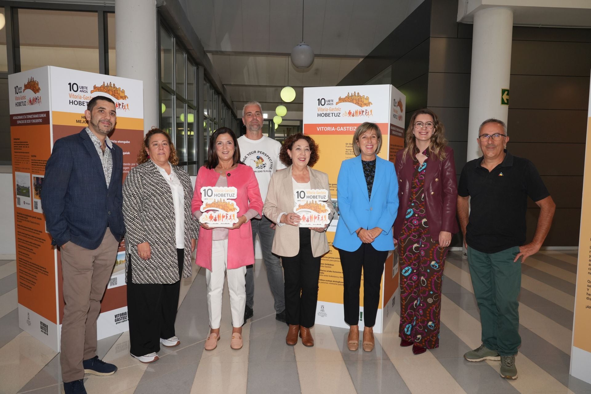 Óscar Fernández, Marta Alaña, Beatriz Artolazabal, Alberto Porras, Miren Fernández de Landa, Sonia Díaz de Corcuera, María Nanclares y Jon Molina.